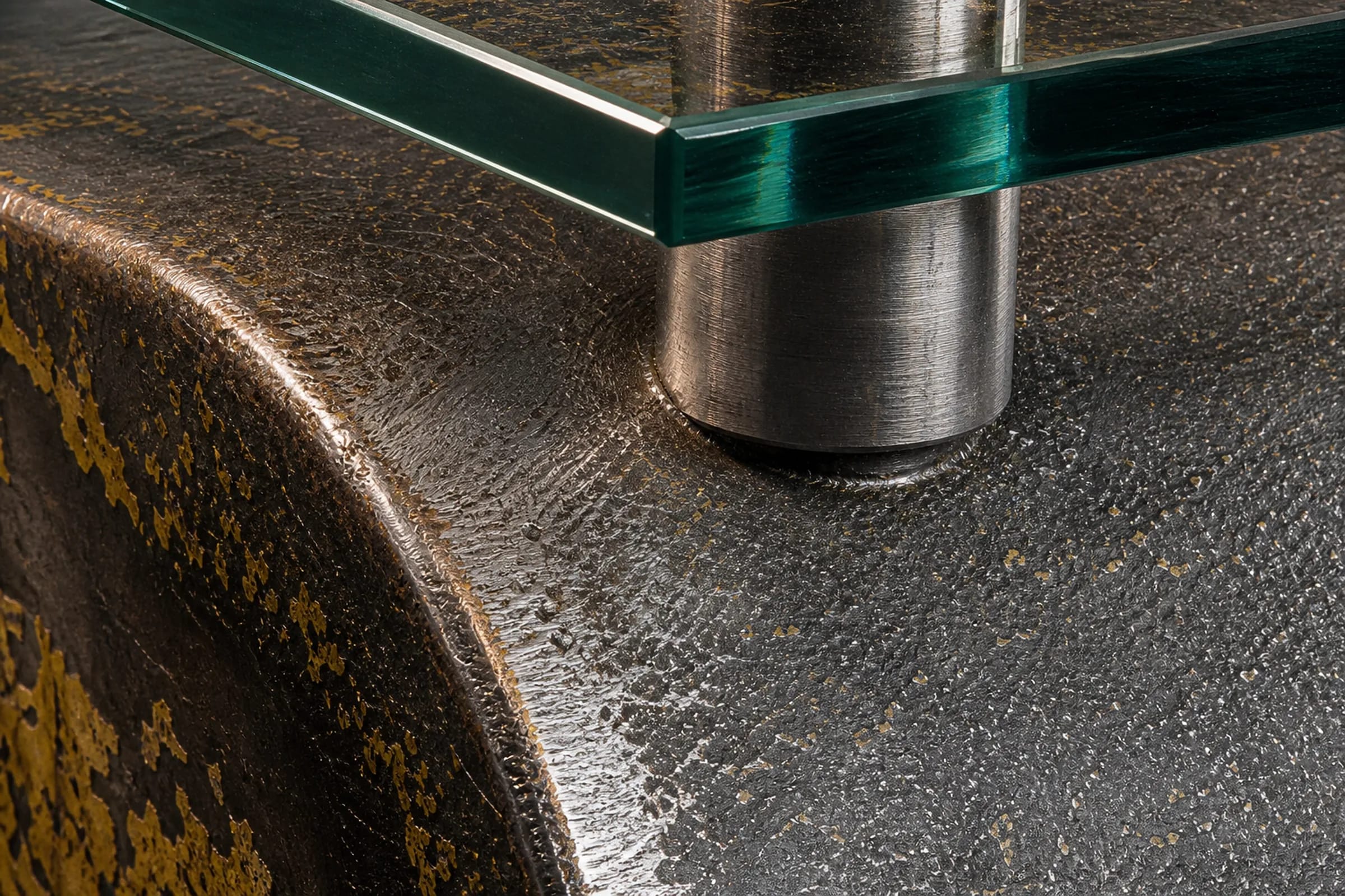 Detail of blade patina, steel fixing and glass edge on BLADE 120.