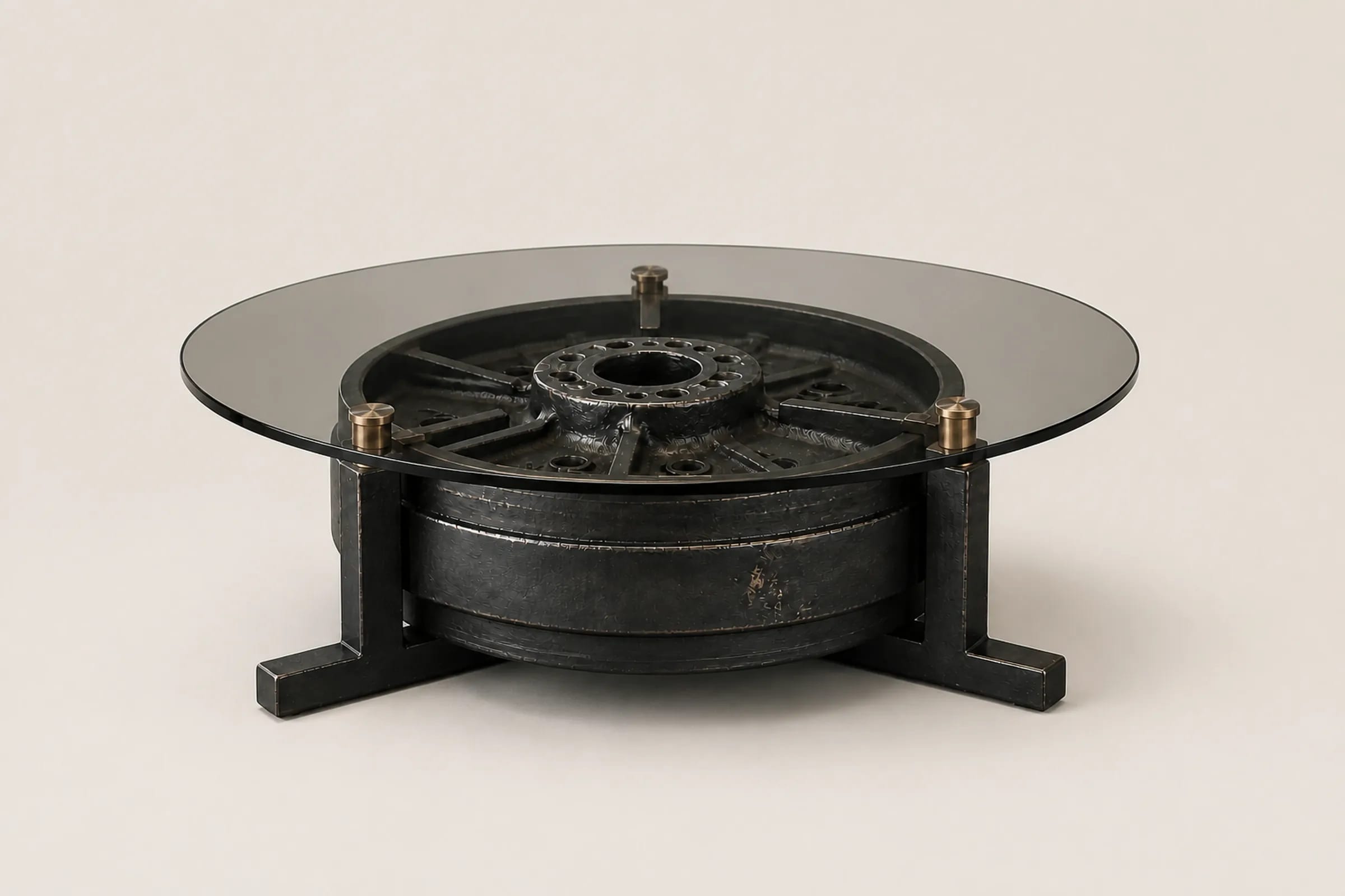 Full packshot of the round IDLER 100 table.